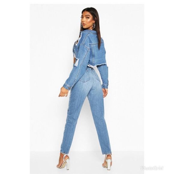 BOOHOO NWT Medium Denim Wash Mom Distressed Ripped Jeans, 8 Tall - Picture 3 of 10